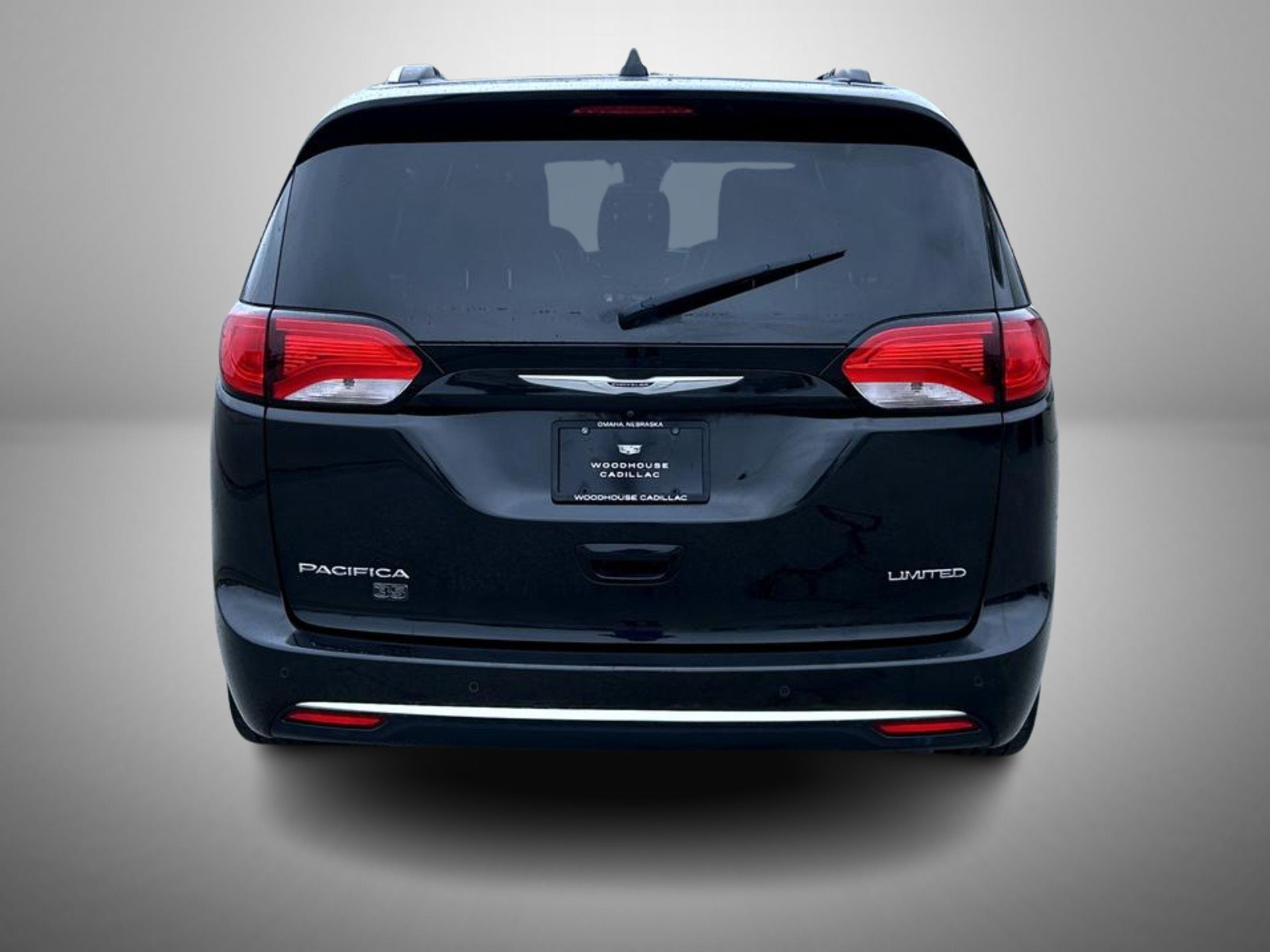Used 2020 Black Chrysler Limited image 6