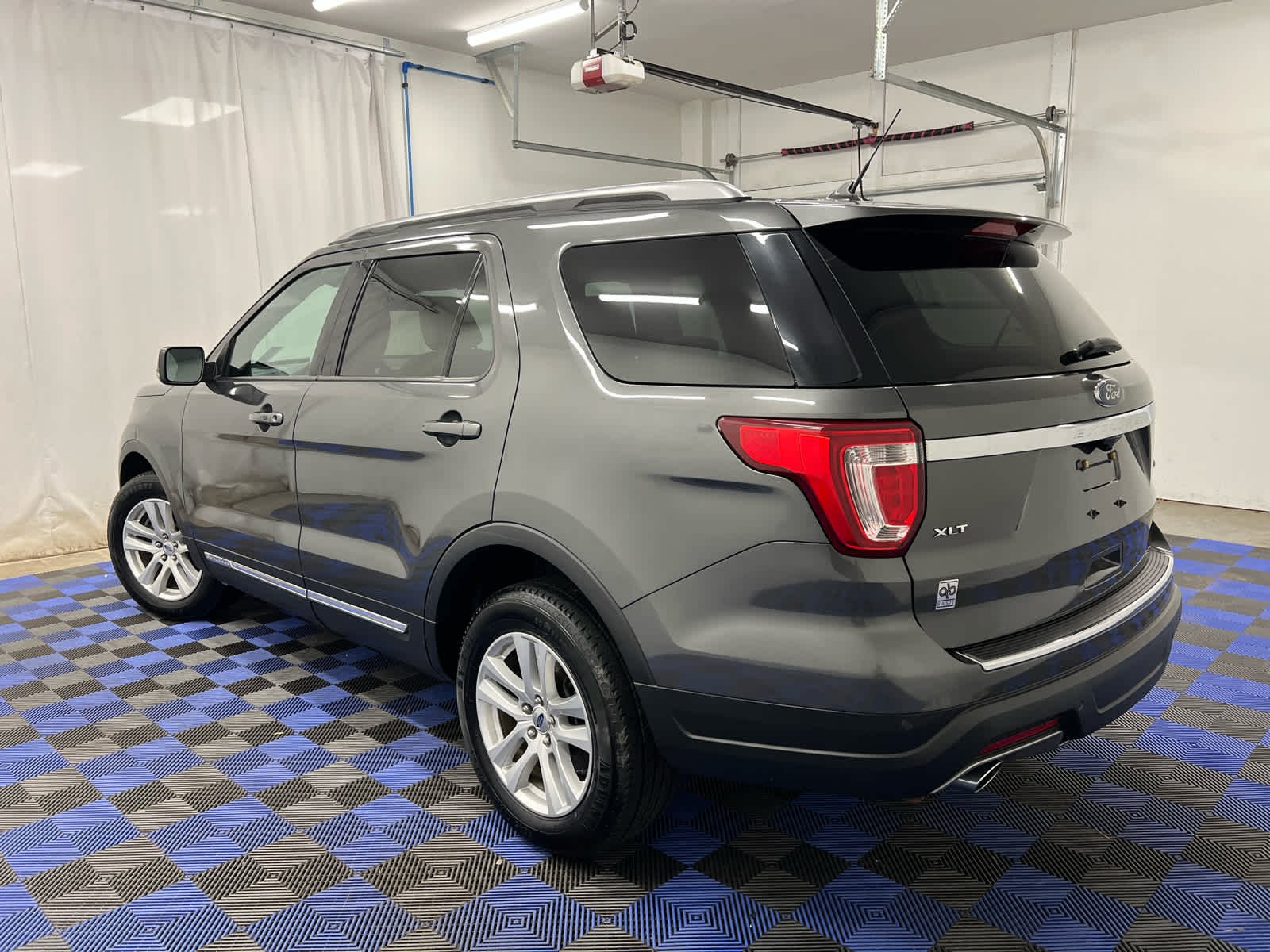 Used 2018 Magnetic Metallic Ford XLT image 7