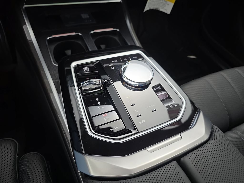 New 2026 Black Sapphire Metallic BMW 760i xDrive image 25