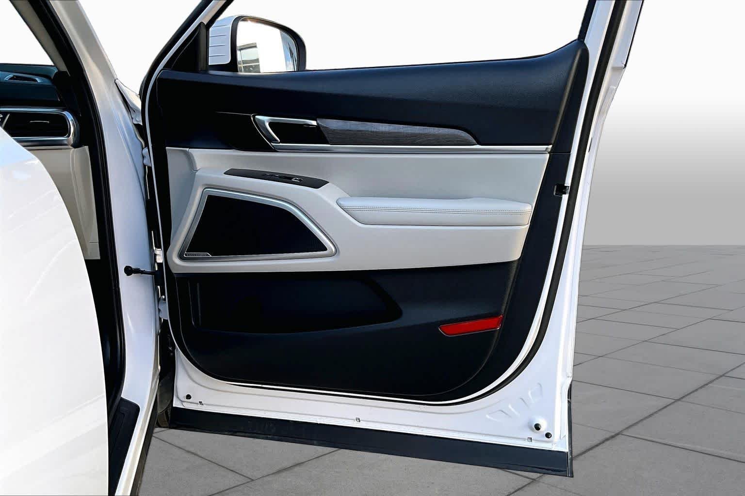 Used 2021 Glacial White Pearl Kia EX image 23