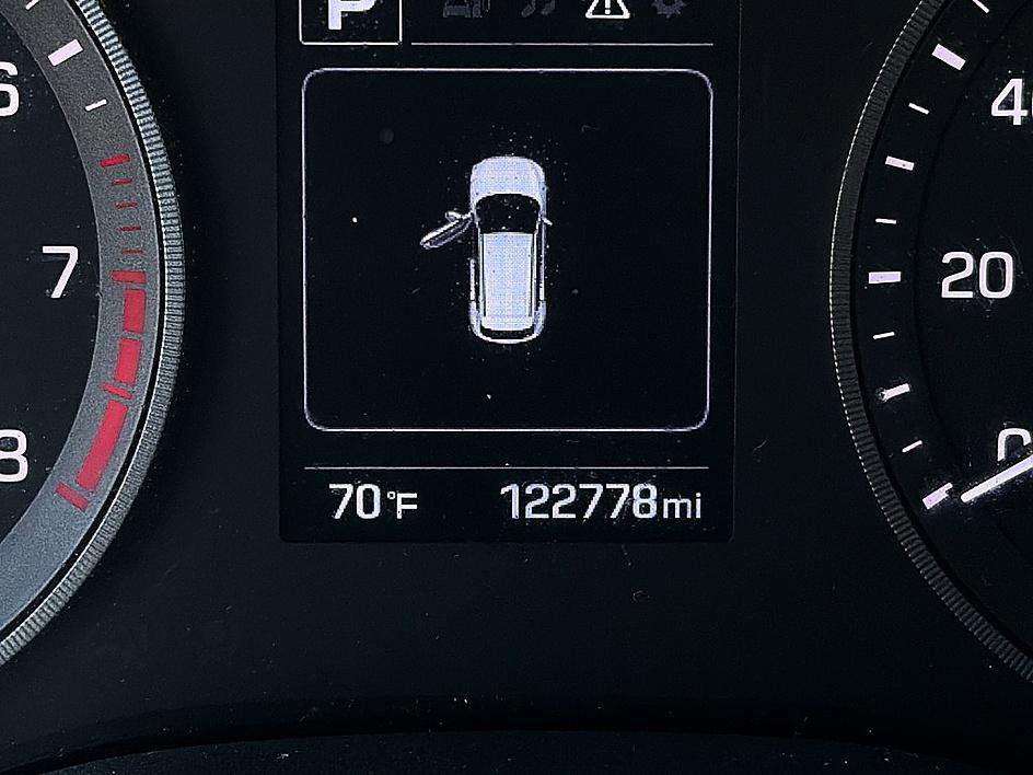 Used 2018 Coliseum Gray Hyundai SE image 11