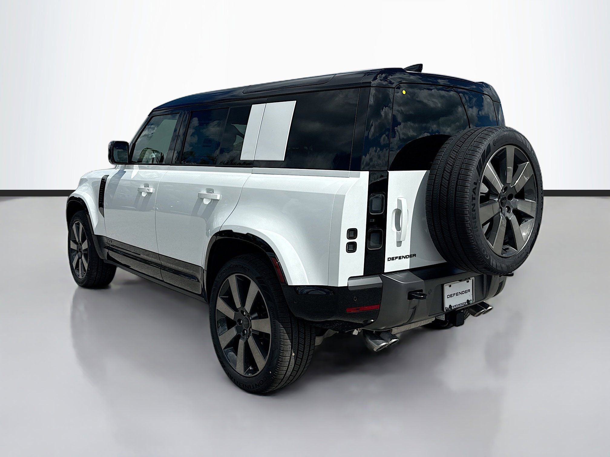 New 2026 Fuji White Land Rover V8 image 3