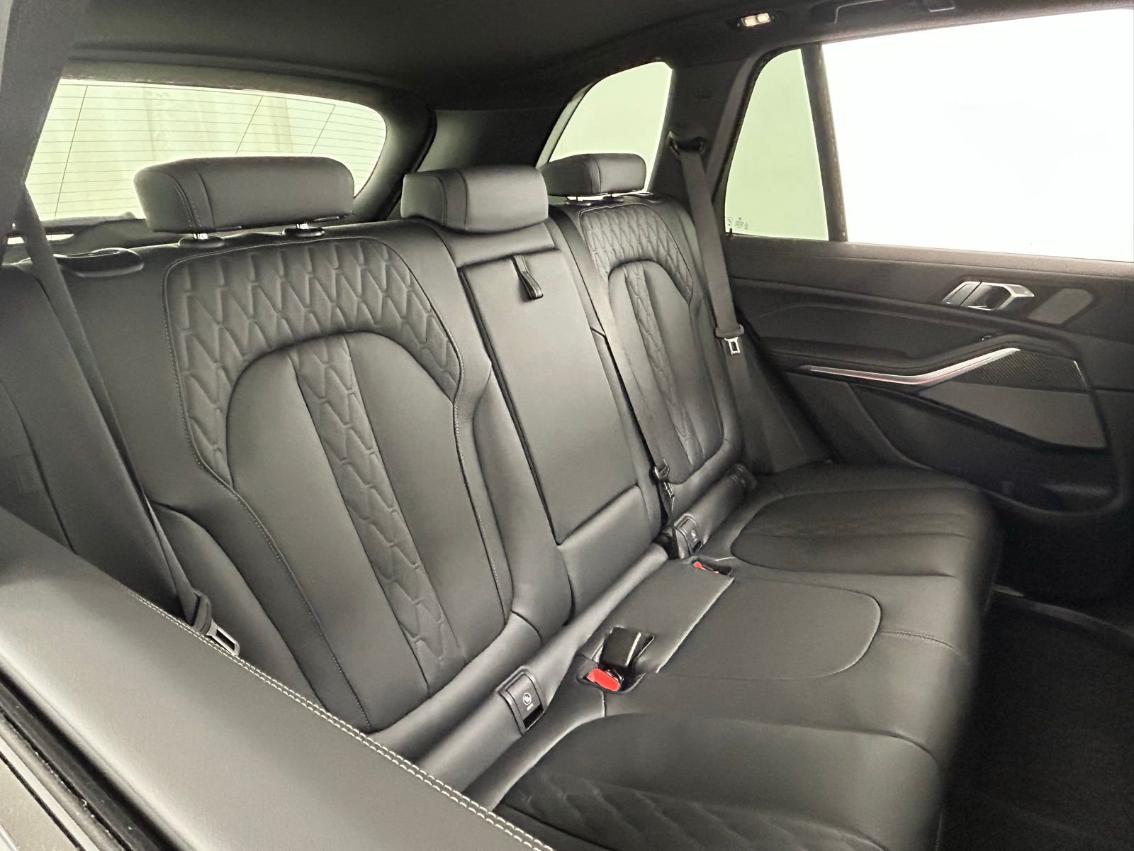 New 2026 Black Sapphire Metallic BMW M60i image 40
