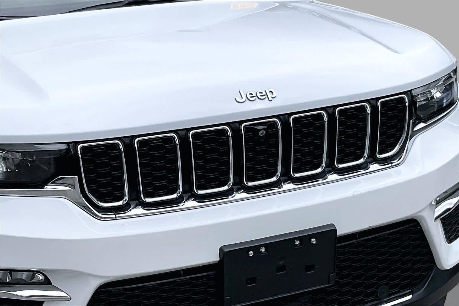 Used 2022 Bright White Clearcoat Jeep  image 27