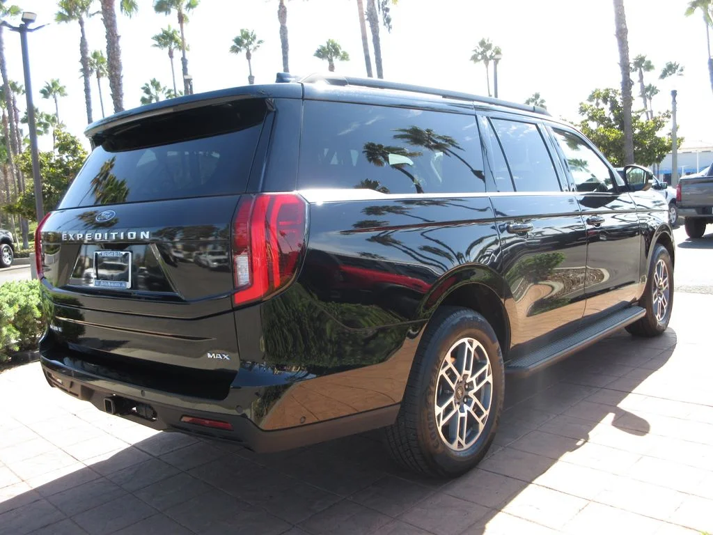 Certified Used 2025 Agate Black Metallic Ford Active image 4