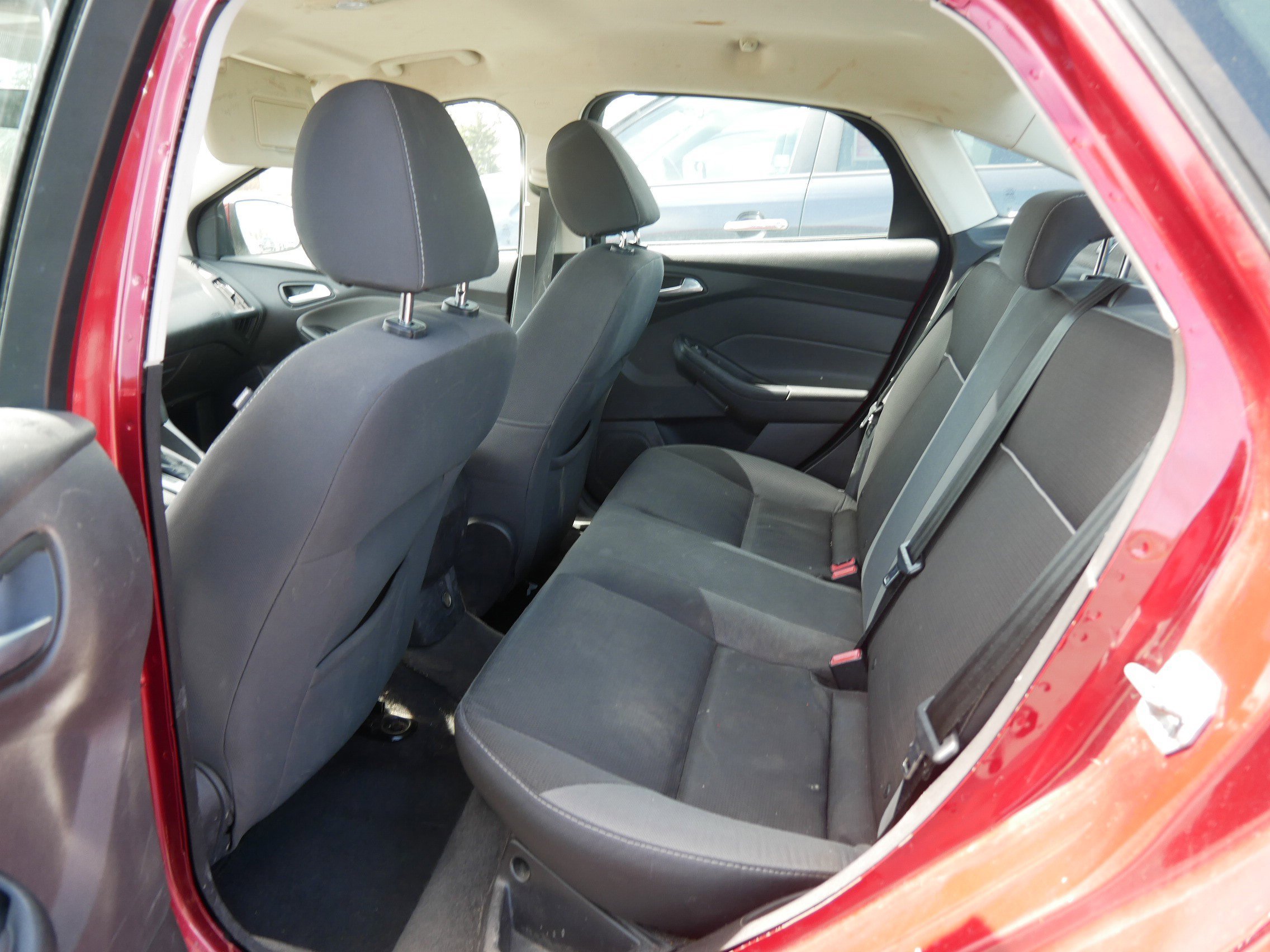 Used 2014 Race Red Ford SE image 9