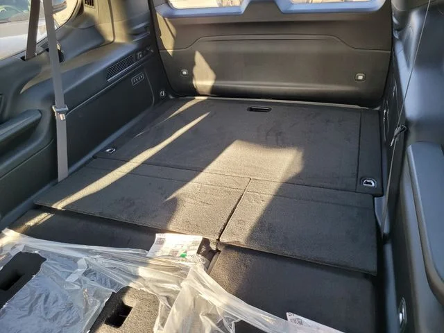New 2026 Bright White Clear-Coat Exterior Paint Jeep Limited Altitude image 6