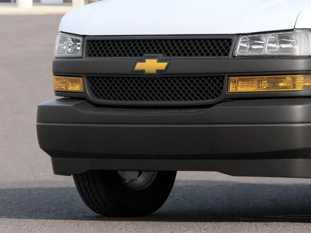 New 2026 Summit White Chevrolet 1WT image 4