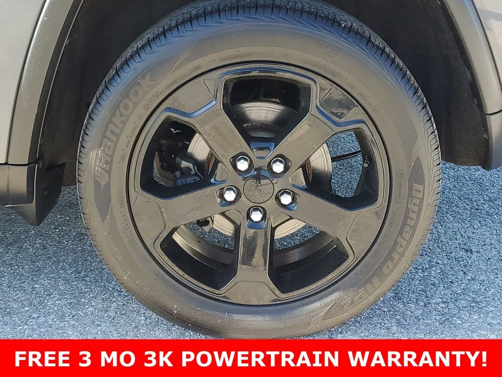 Used 2019 Gray Jeep Laredo image 7