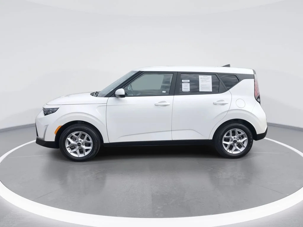 Used 2025 White Kia LX image 5