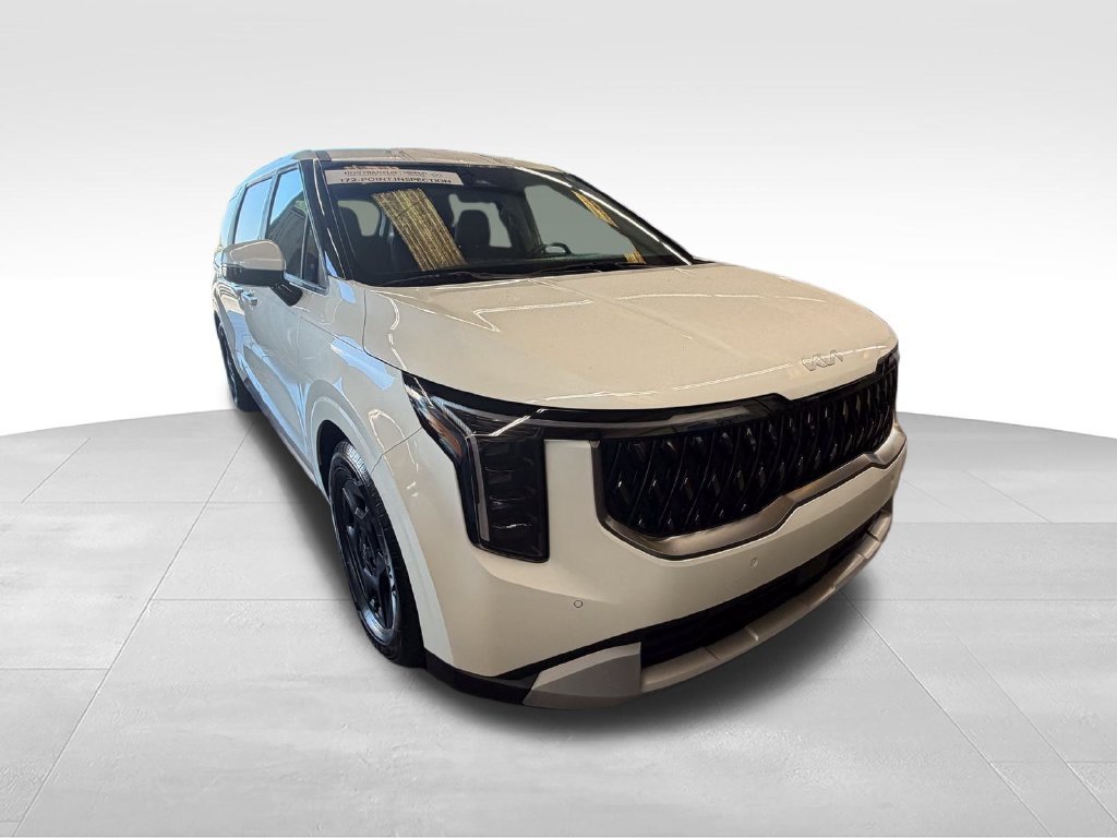 Used 2025 White Kia LXS image 7