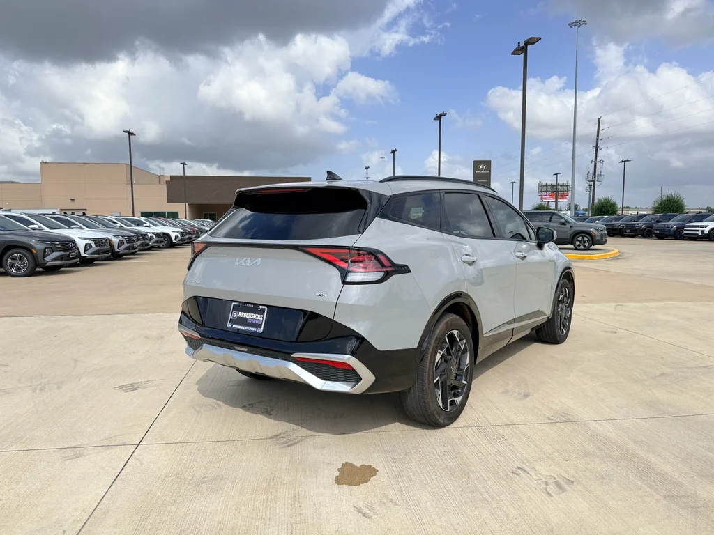 Used 2023 Wolf Gray Kia SX-Prestige image 7