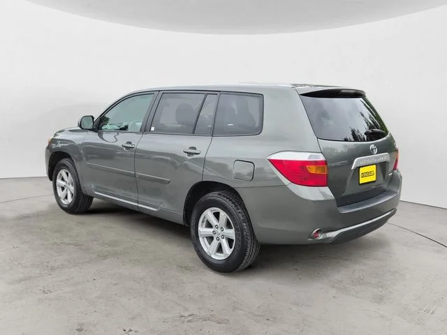 Used 2010 Green Toyota Base image 7