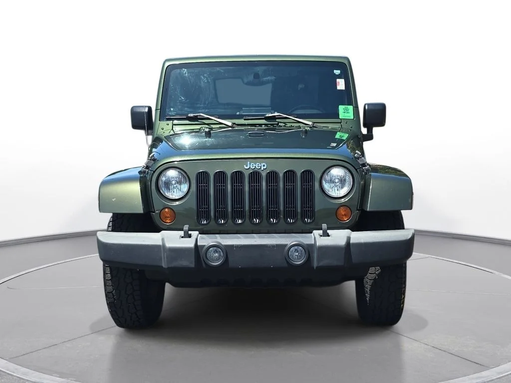 Used 2008 Green Jeep Sahara image 2