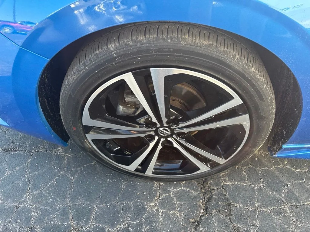 Used 2021 Blue Nissan SR image 9