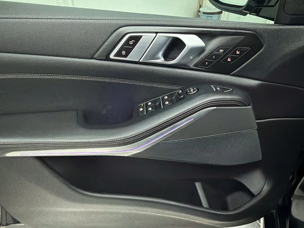 Used 2021 Black BMW sDrive40i image 19