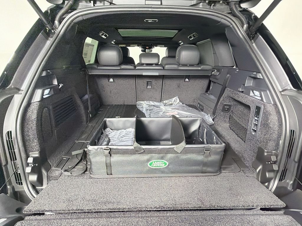 New 2026 Eiger Grey Land Rover SE image 28