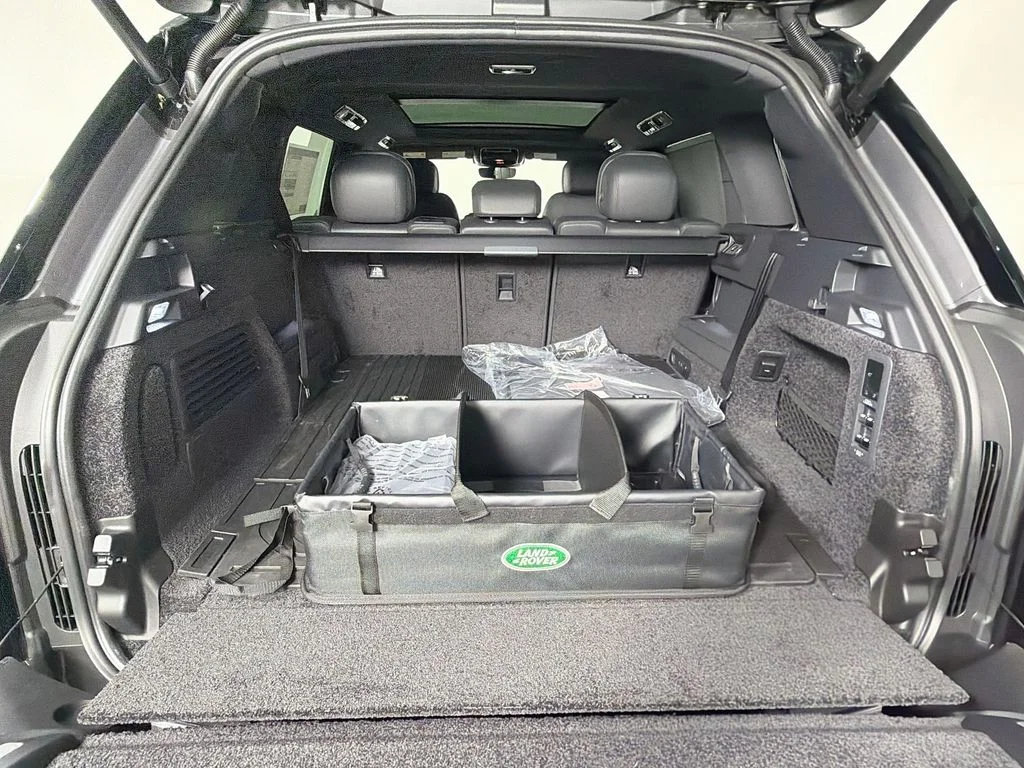 New 2026 Eiger Grey Land Rover SE image 28
