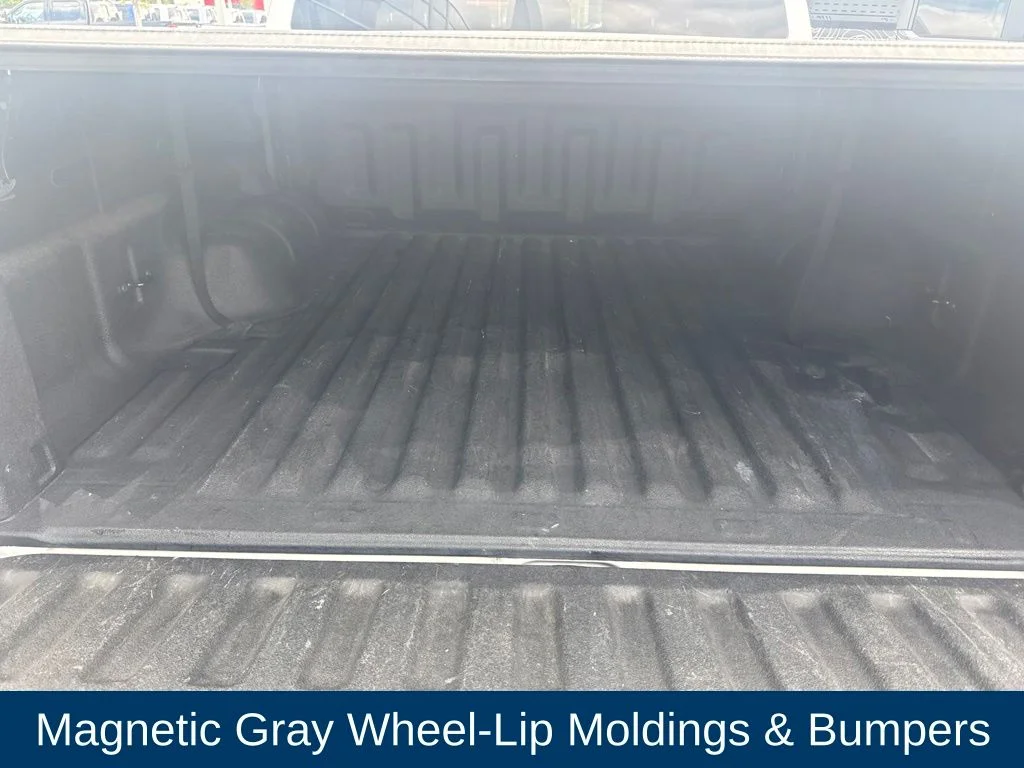 Certified Used 2019 Oxford White Ford XLT image 10