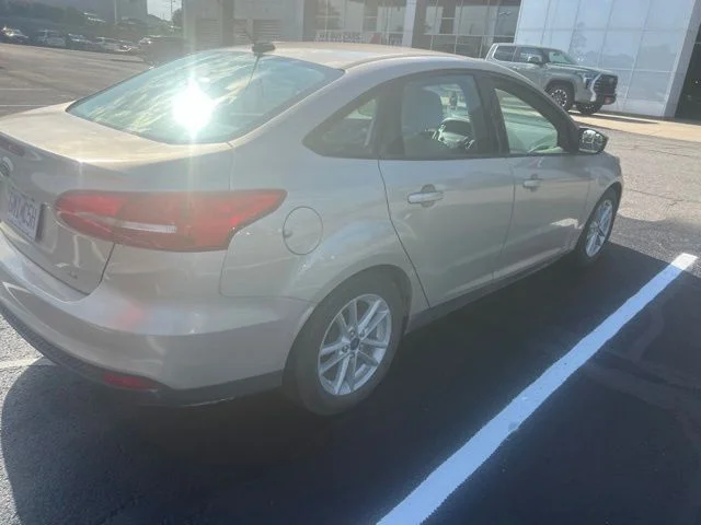 Used 2018 Gold Ford SE image 6
