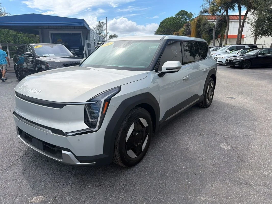Used 2024 Silver Kia Light Long Range image 1