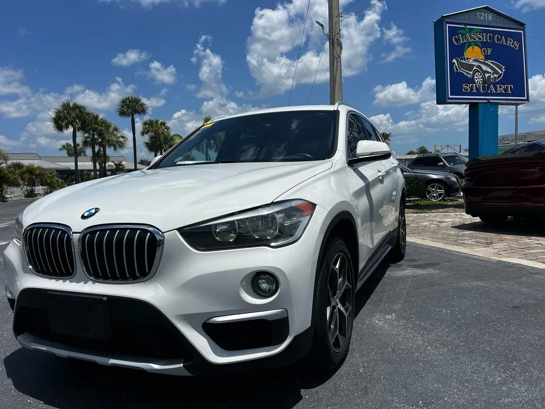 Used 2018  BMW xDrive28i image 1