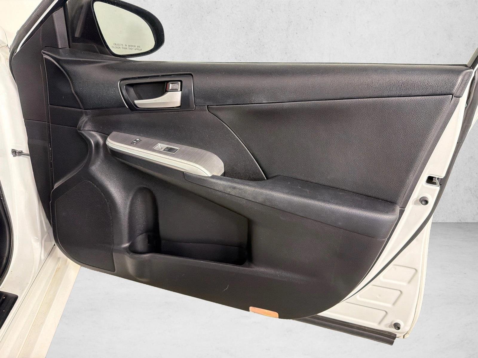 Used 2014 Super White Toyota SE image 14
