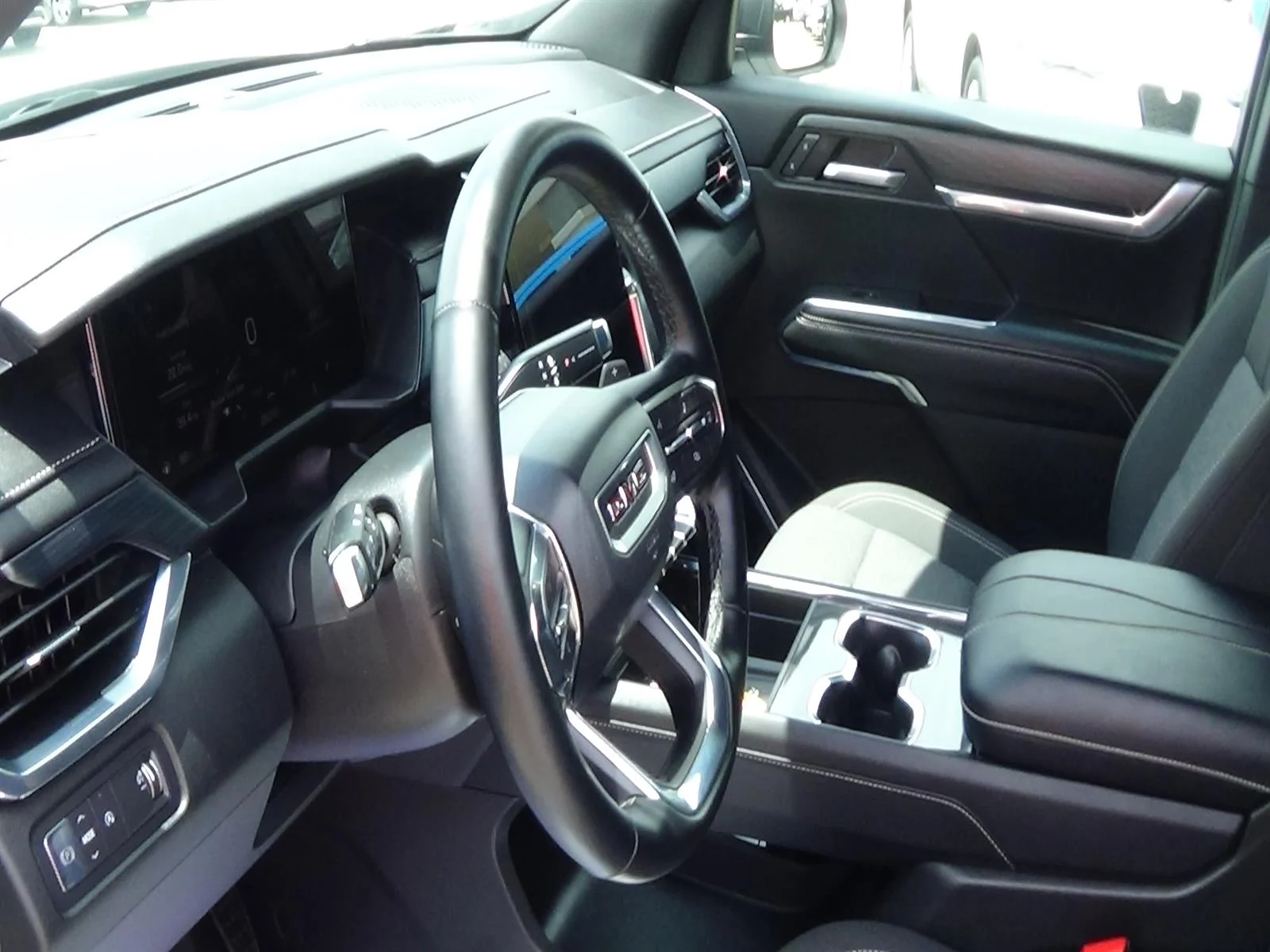 Used 2025 Summit White (gaz) GMC Elevation image 18