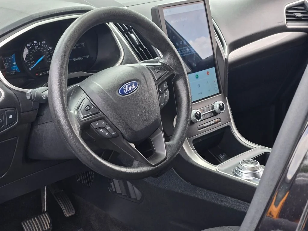 Used 2021 Black Ford SE image 22