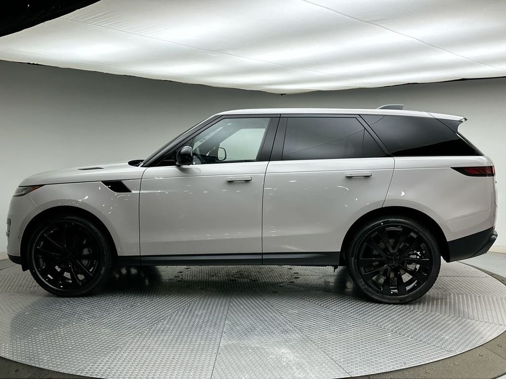 New 2026 Borasco Grey Land Rover SE image 2