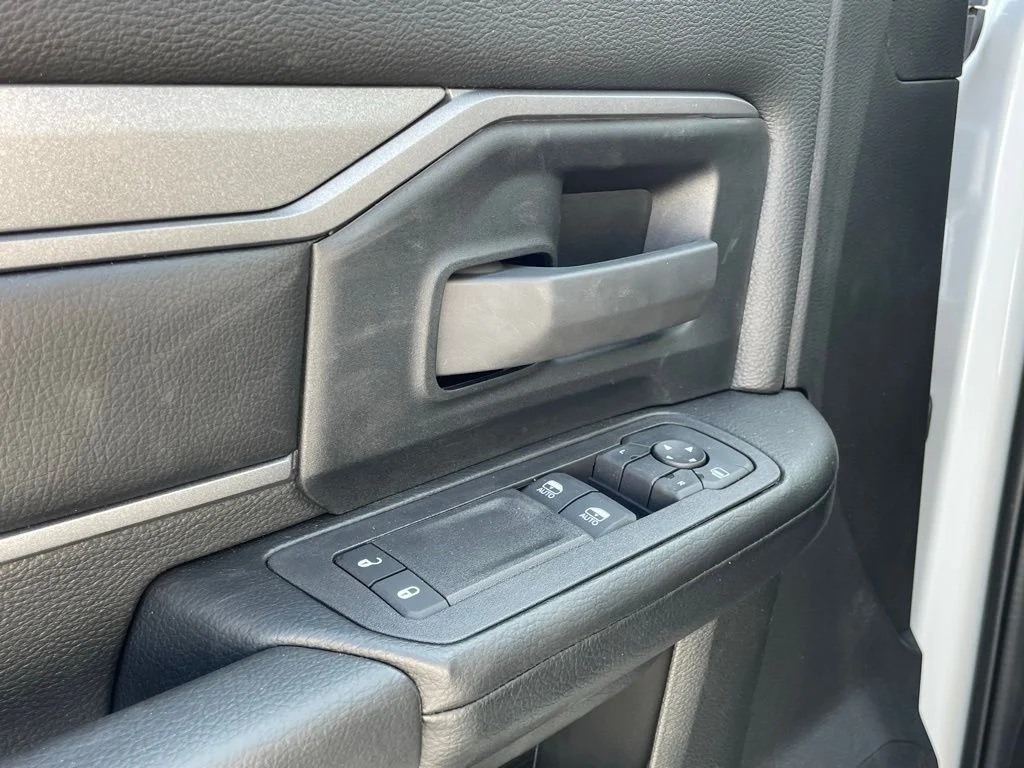 2025 RAM 3500 Chassis Tradesman - Photo 14