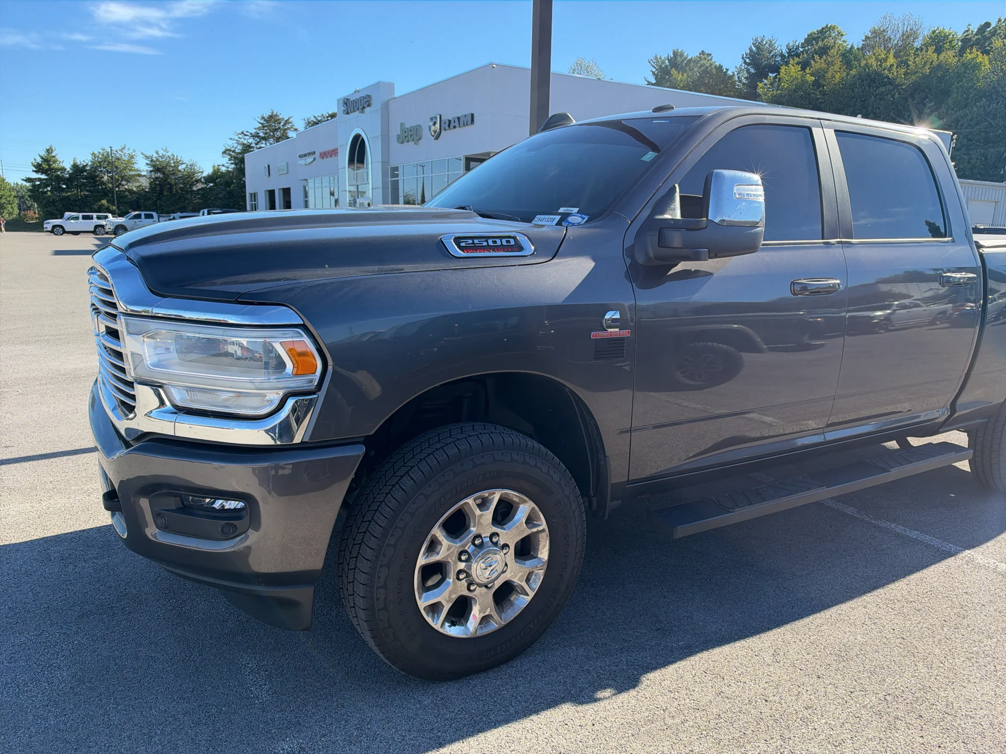 Certified Used 2023 Granite Crystal Metallic Clearcoat Ram Laramie image 3