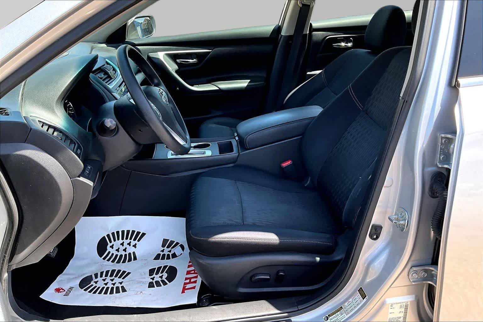Used 2018 Brilliant Silver Nissan 2.5 S image 10