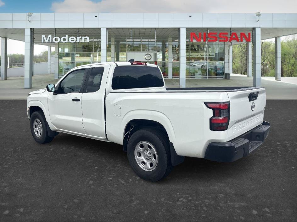 Certified Used 2025 Glacier White Nissan S image 4