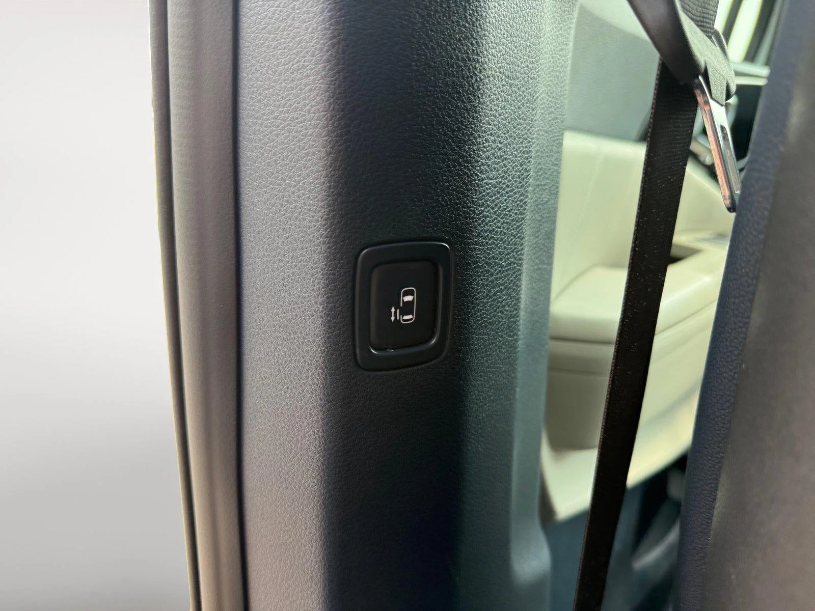 Used 2025 Snow White Pearl Kia SX Prestige image 20