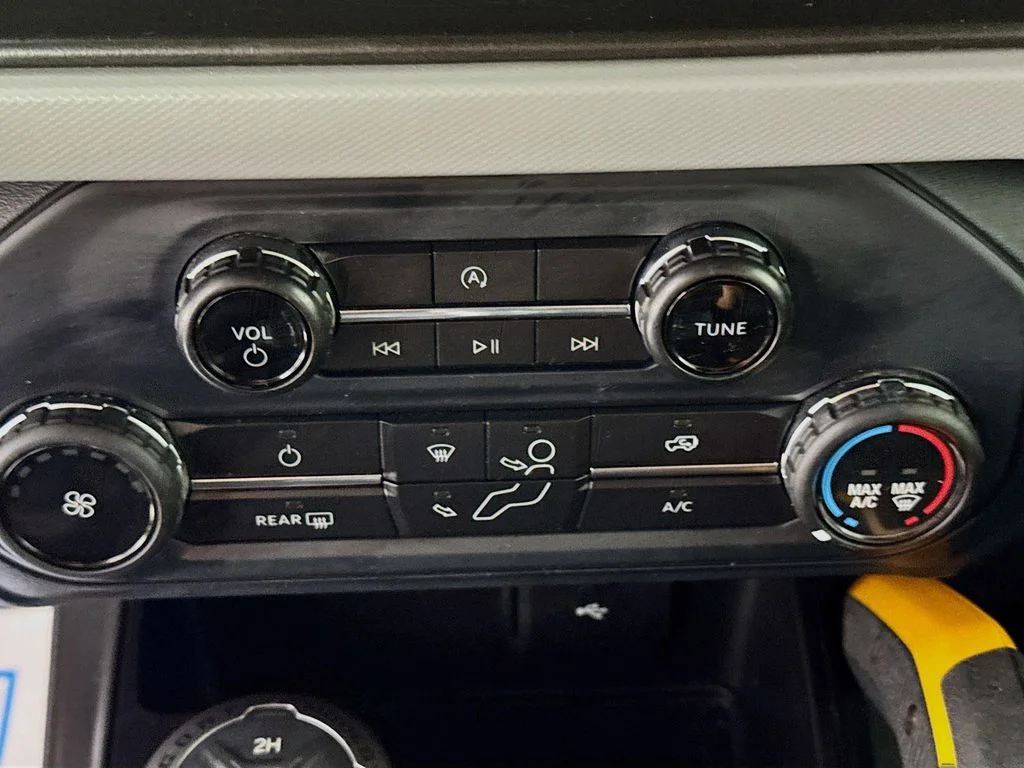 Used 2022 Gray Ford Badlands image 14
