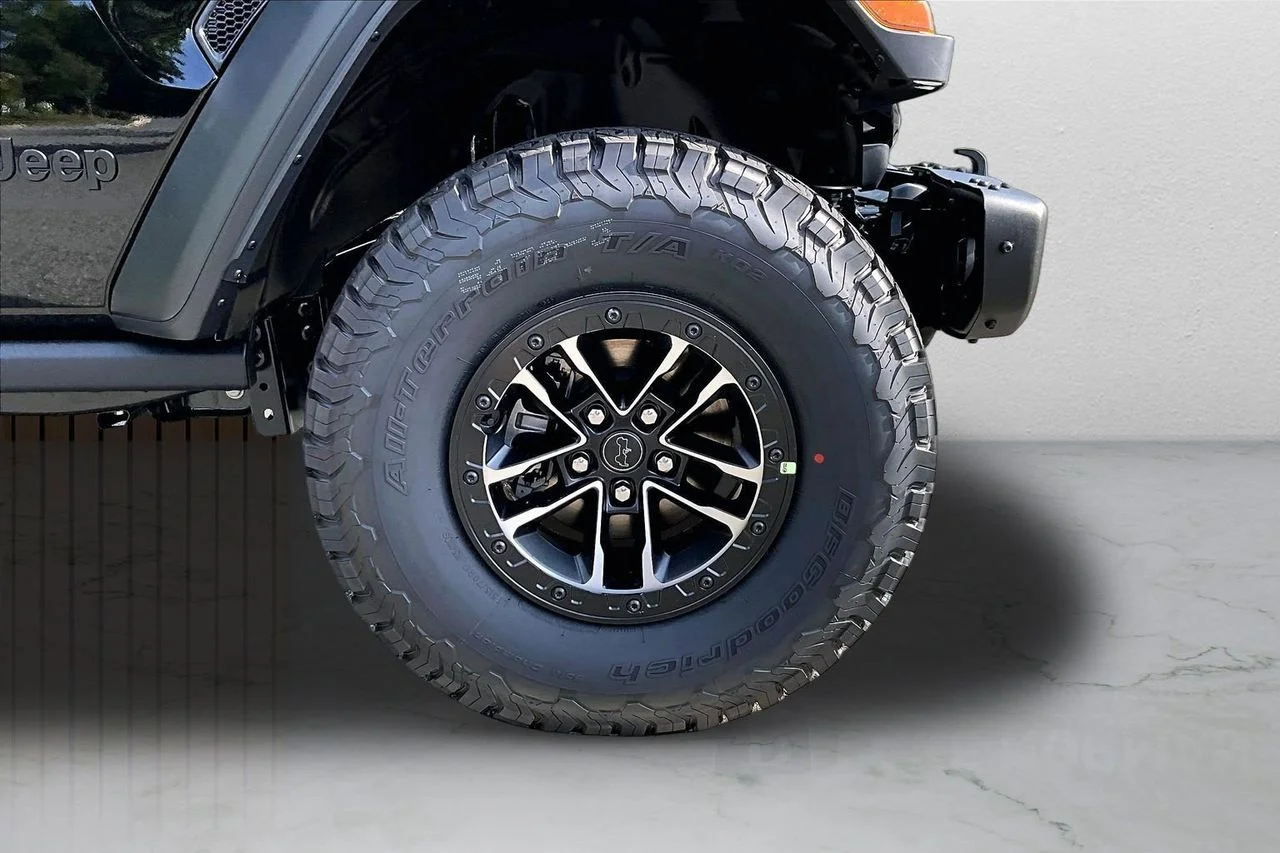 New 2026 Black Clear-Coat Exterior Paint Jeep Moab 392 image 29