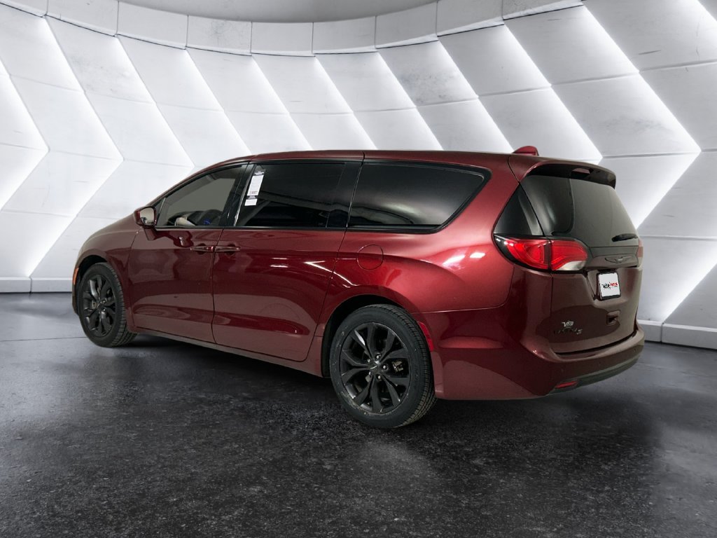 Used 2018 Red Chrysler Touring Plus image 6