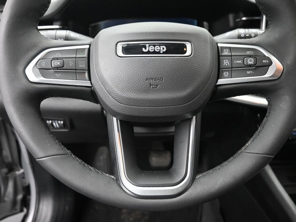 Used 2025 Silver Jeep Limited image 17
