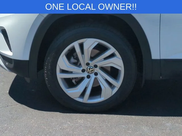 Used 2023  Volkswagen 3.6L V6 SE w/Technology image 10