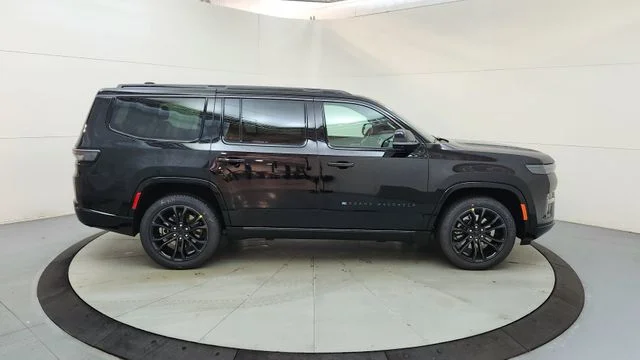 New 2026 High Gloss Black Exterior Paint Jeep Summit Reserve image 11