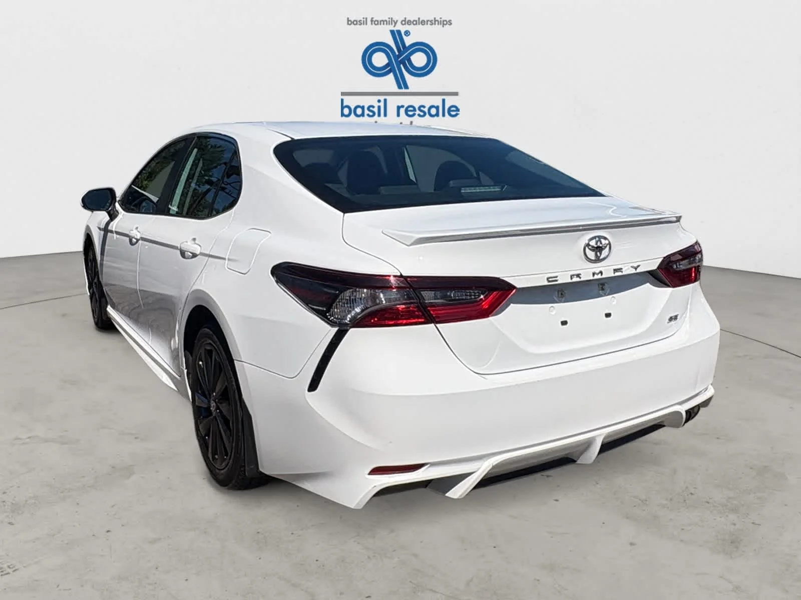 Used 2024 Ice Cap Toyota SE image 5