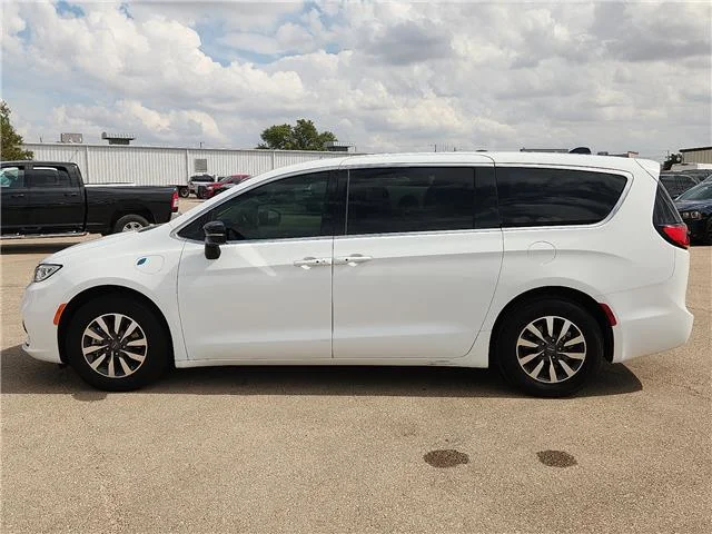 Used 2024 White Chrysler Select Front-Wheel Drive Passenger image 2