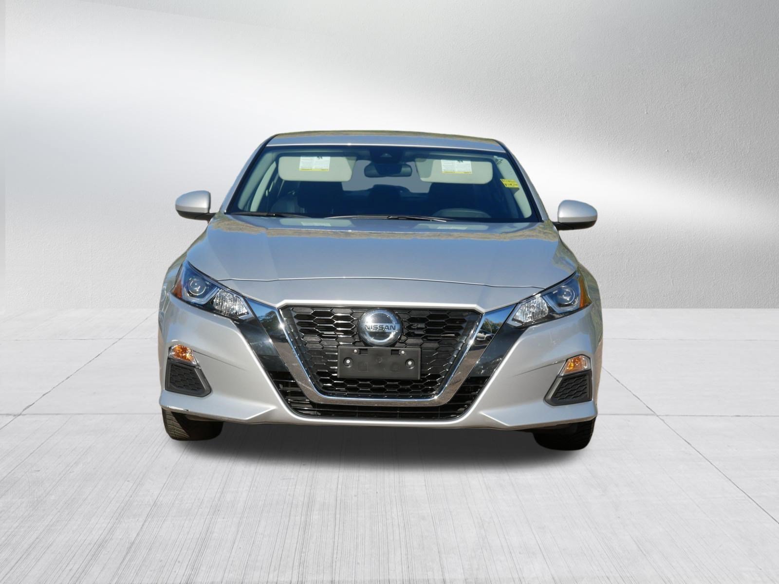 Certified Used 2021 Brilliant Silver Metallic Nissan 2.5 S image 2