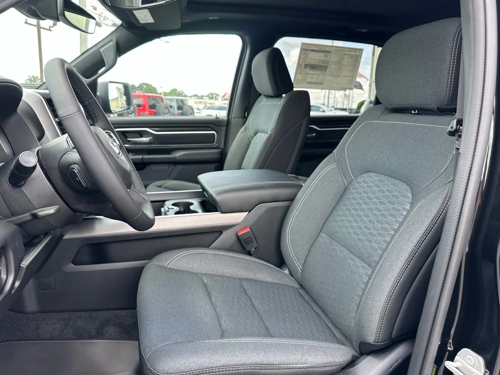New 2026 Diamond Black Crystal Pearl-Coat Exterior Paint RAM Big Horn/Lone Star image 27