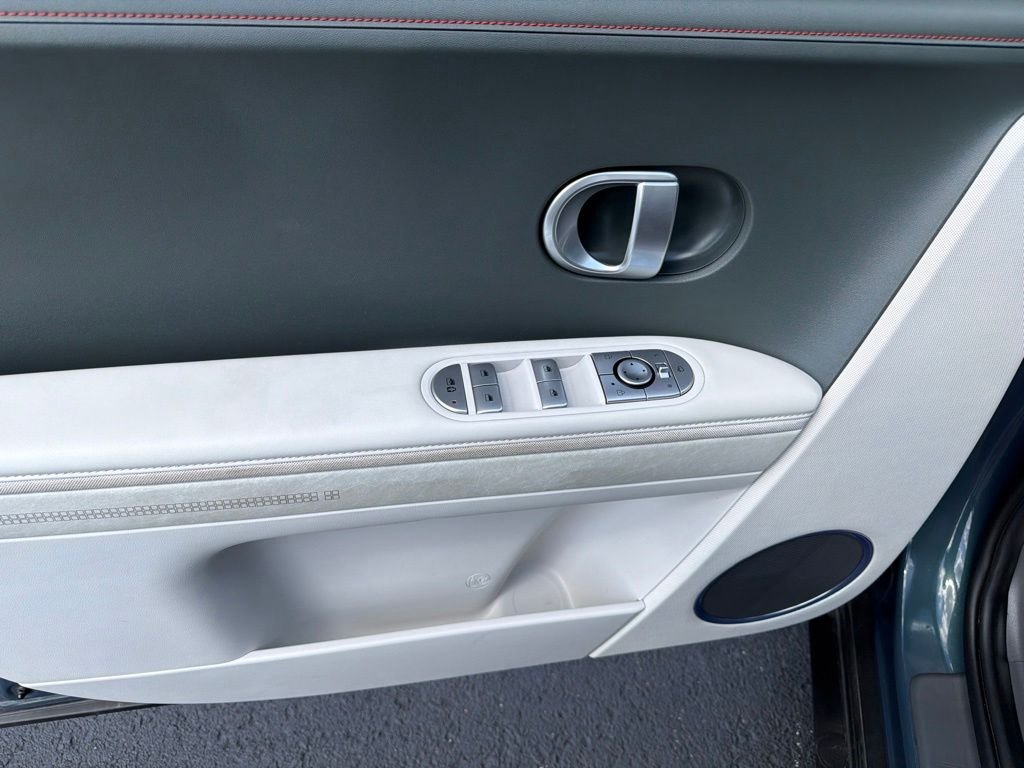 Used 2023 Green Hyundai SEL image 9