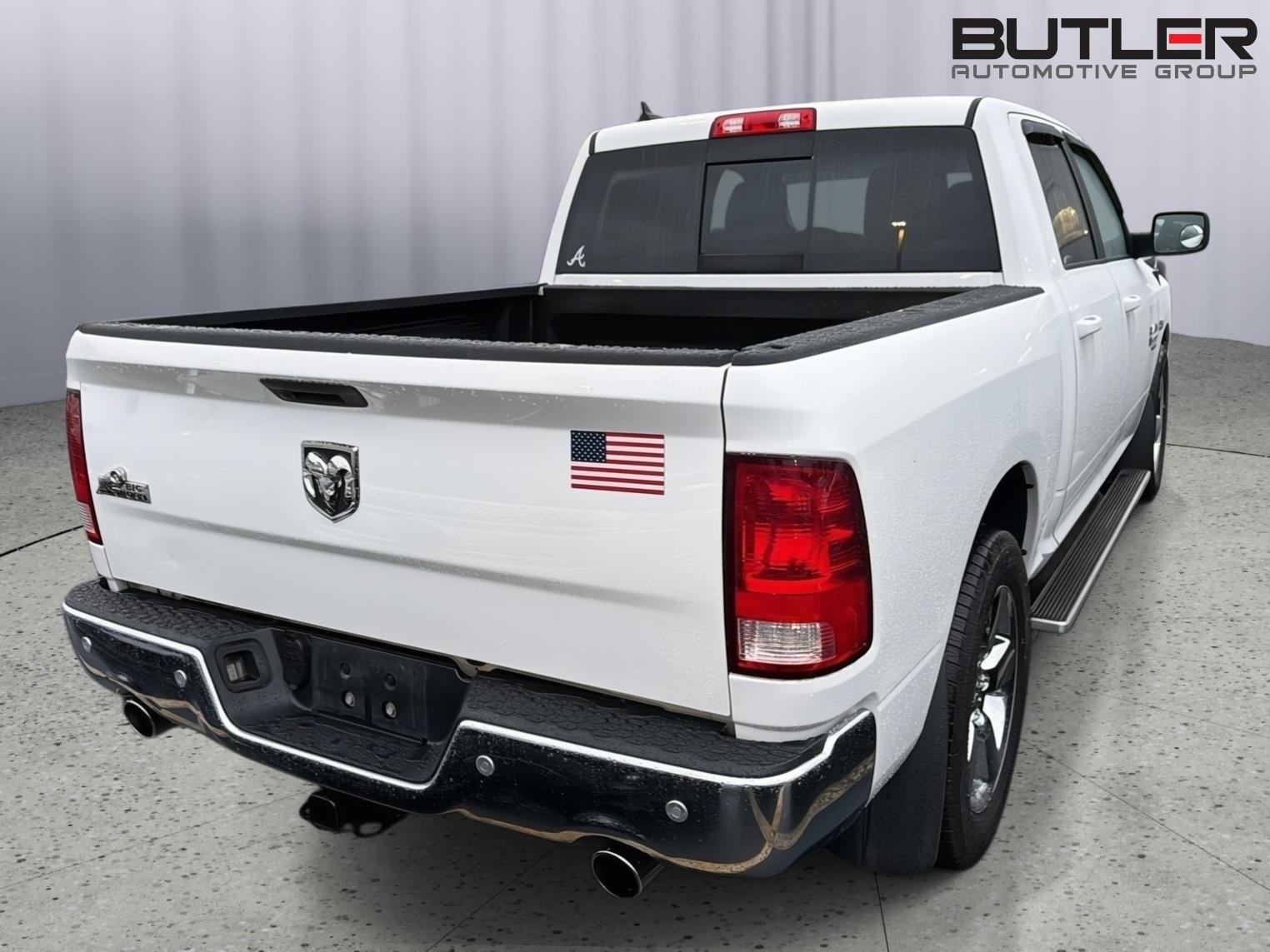Used 2019  Ram SLT Crew Cab SWB 2WD image 9