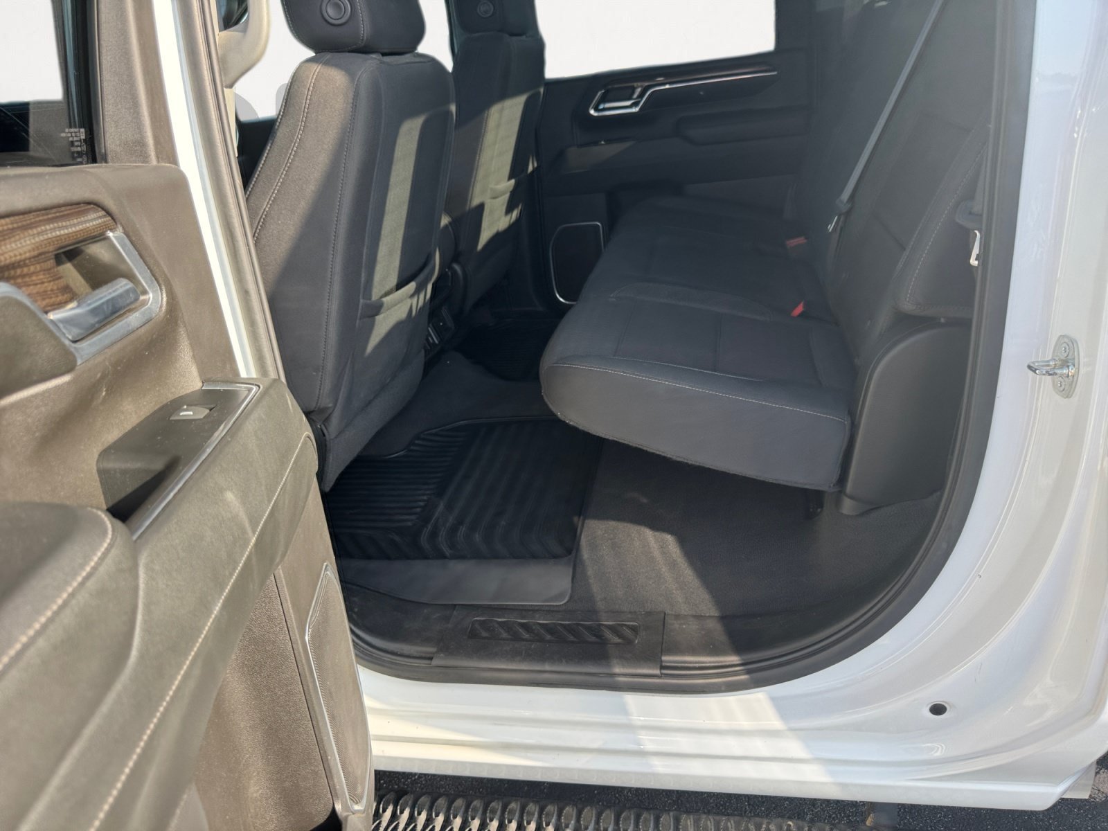 Used 2024 Summit White Chevrolet LT image 19