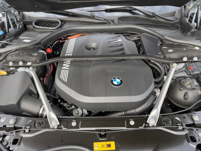 New 2025 Brooklyn Grey Metallic BMW 750e xDrive image 24