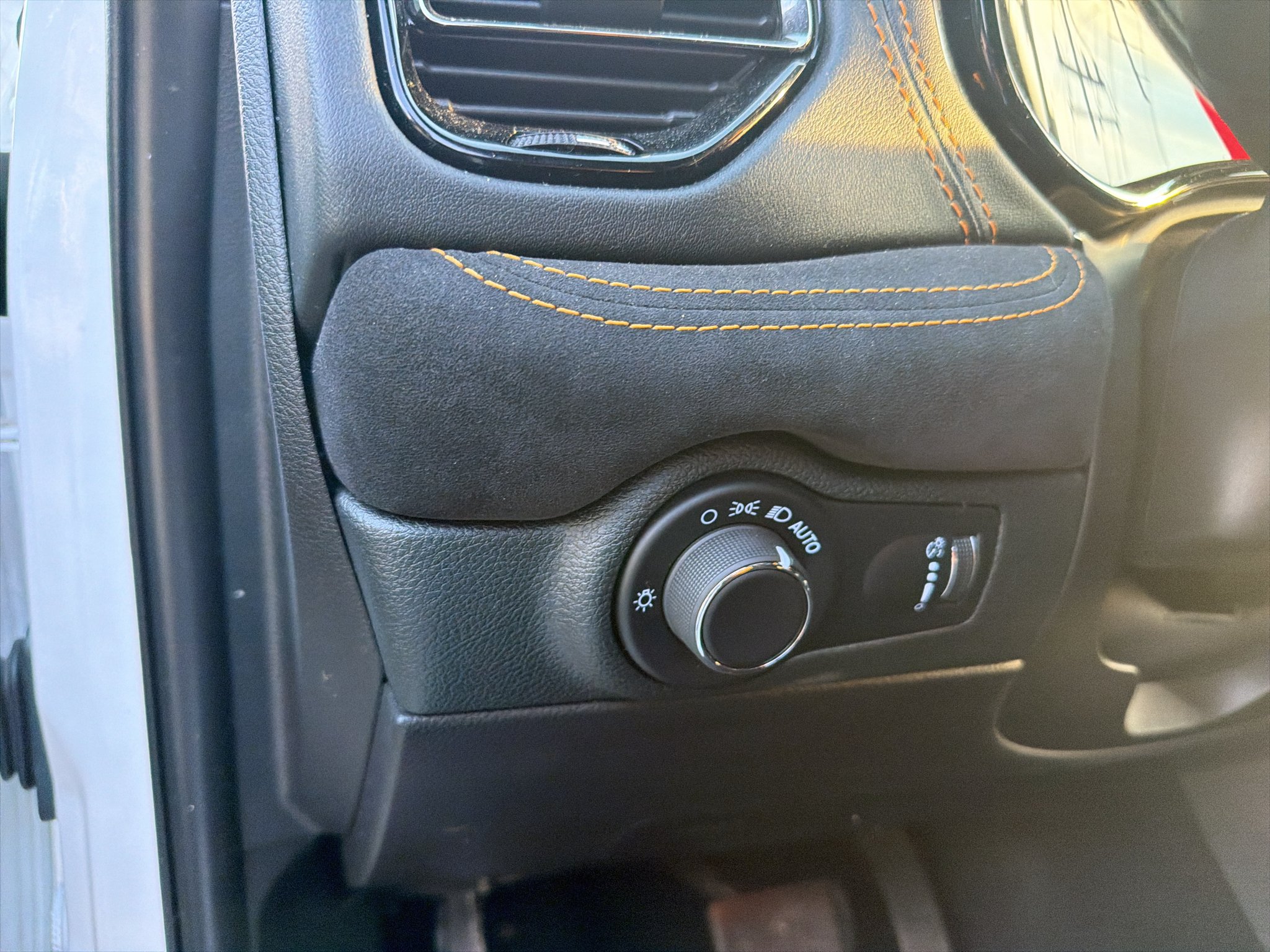 Used 2023 Whi Dodge Hemi Orange image 14